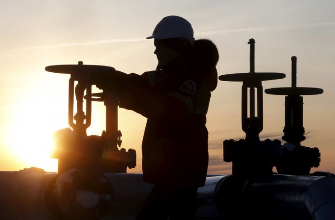 Giá dầu giảm, nhà đầu tư bất ngờ khi nguồn cung dầu của Mỹ giảm