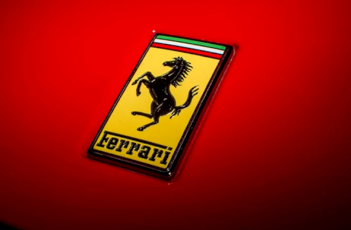 Đơn đặt hàng của Ferrari xếp dài, cổ phiếu tăng vọt