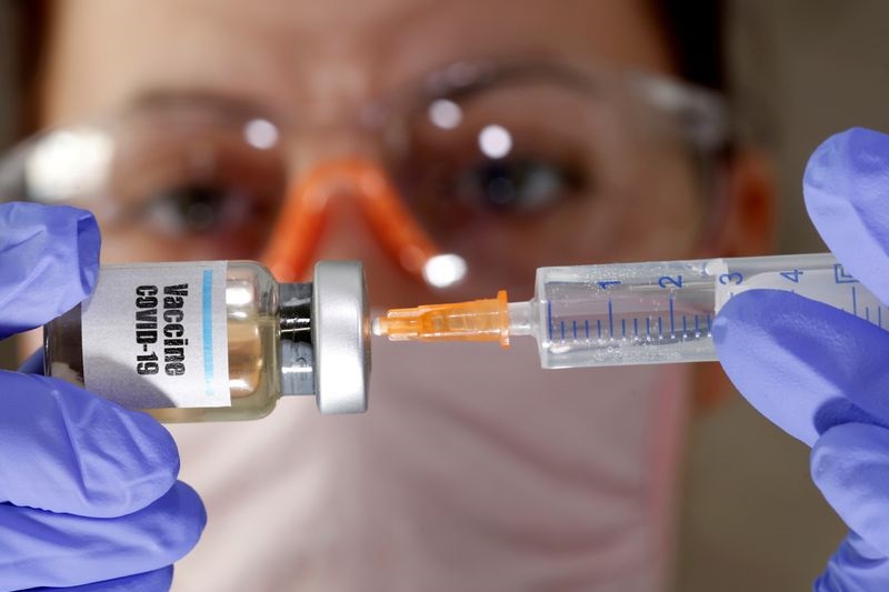AstraZeneca không tìm thấy bằng chứng về việc tăng nguy cơ đông máu do vắc xin